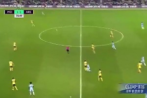 丁丁不看人转身60米精准长传看呆詹俊张路