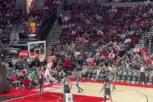 这个视角看超级帅杨瀚森以球领人，见缝插针妙传助飞夏普！！