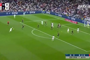 身材比真好！韩国演员朴圣光和妻子来现场看林加德比赛