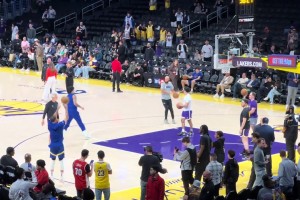 库蜜晒视频：亲眼见过库里投篮 即使是热身都这么美如画