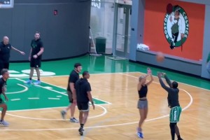 恩比德再不上场打球，人们都快忘了他还是一位MVP了！