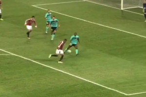 你可能不认识凯文-博阿滕！但你一定看过他的无解暴力美学！