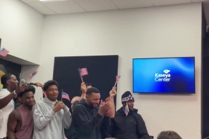 给我大哥送祝福！热火球员闯入美国男篮主教练斯波新闻发布会