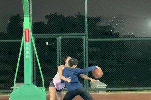 小伙子强打小姐姐毫不留情，这就是传说中的西格玛男人？