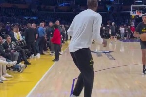 外国球迷用中文提问杨瀚森：你觉得在NBA训练和在山东有何区别