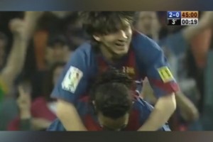 青涩！17岁梅西巴萨处子球！送出助攻的小罗背起梅西庆祝！