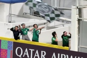 火药味！现场实拍：国安球迷遭大埔球迷疯狂挑衅