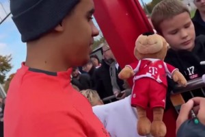 小穆日常营业！穆西亚拉：这点控场能力，我还是有的！