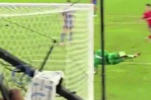 成都蓉城球迷亚冠客场观赛扔水瓶!俱乐部被亚足联罚款