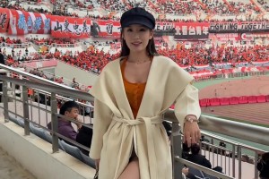 阿姨好啊！泰山美女球迷雷姨风姿绰约，今天我们都是泰山球迷