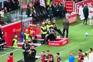 阿莱格里是如何保护球员的？